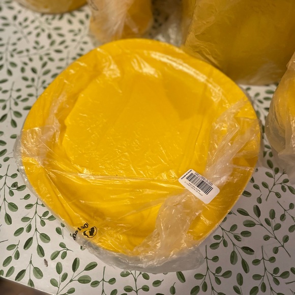 Tupperware yellow set!